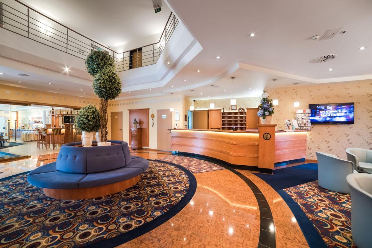 Hotel Partner Warschau Buitenkant foto
