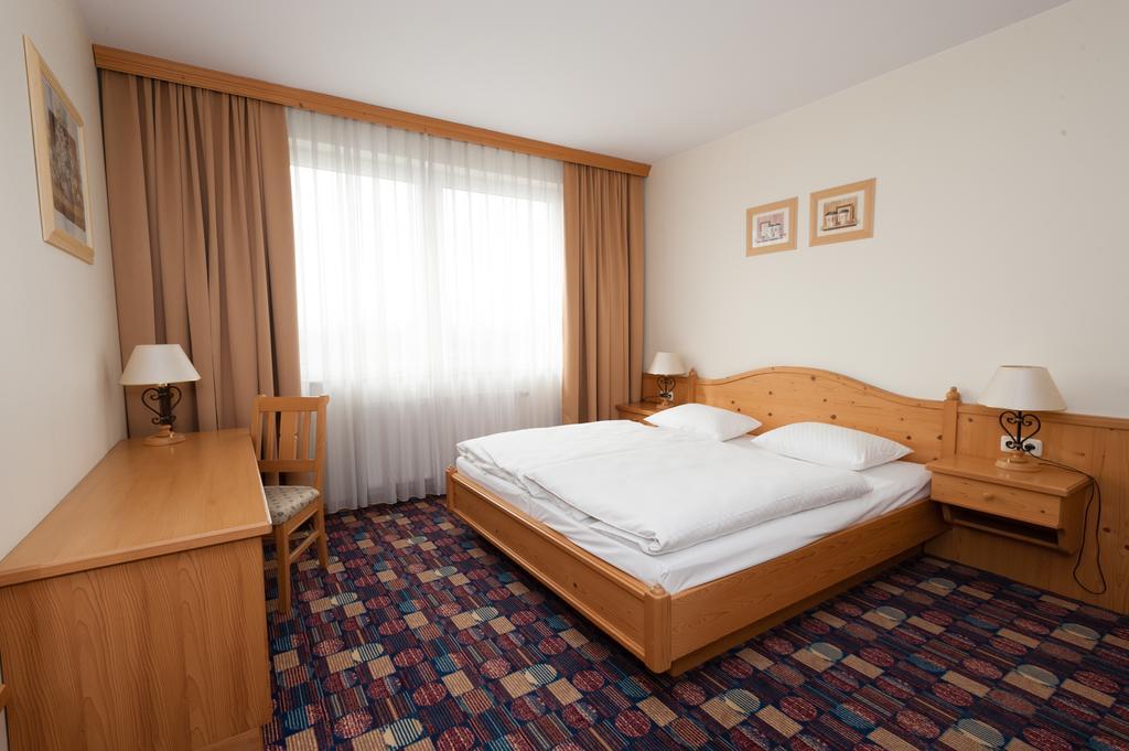 Hotel Partner Warschau Buitenkant foto