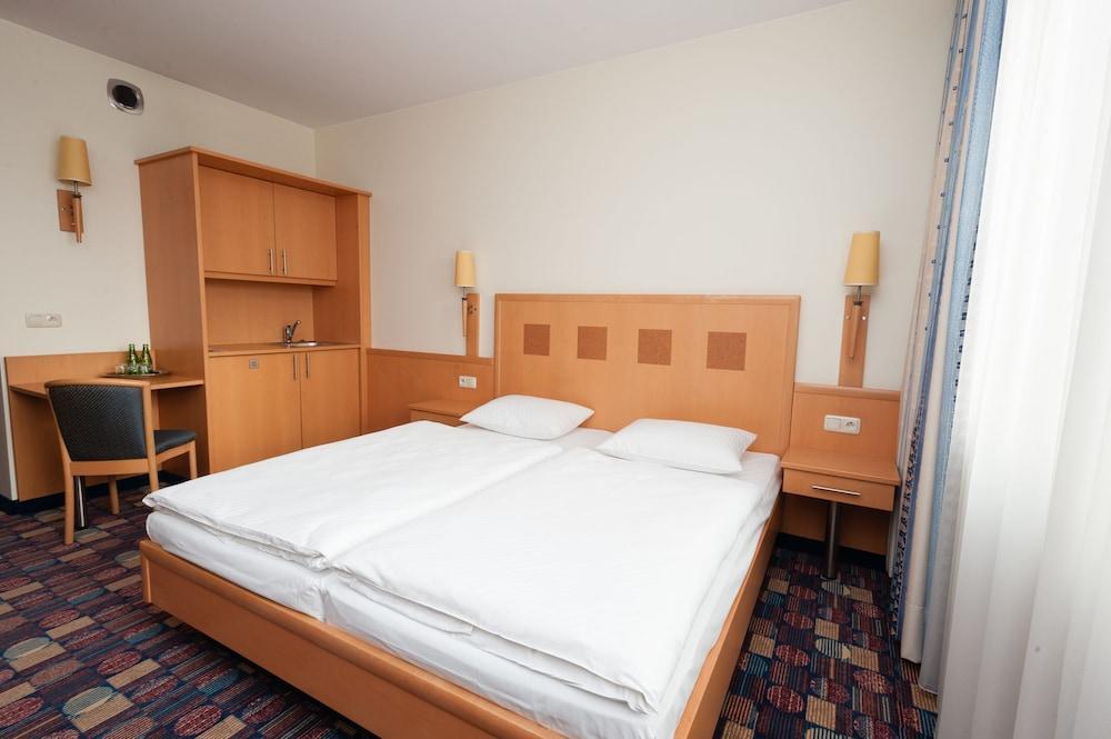 Hotel Partner Warschau Buitenkant foto