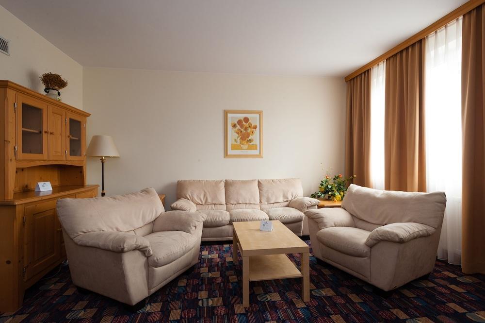 Hotel Partner Warschau Buitenkant foto