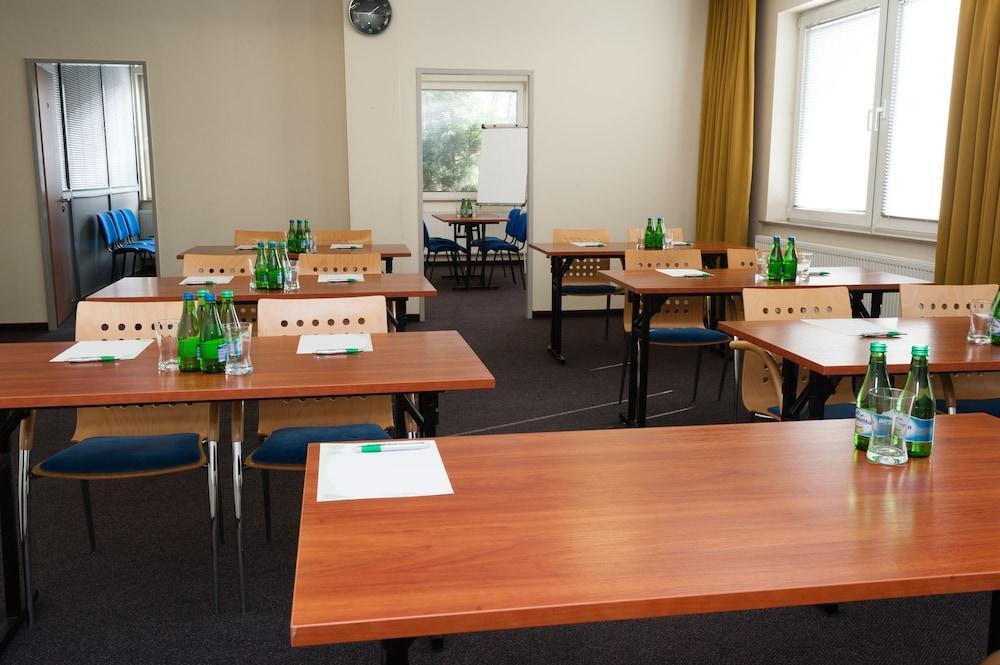 Hotel Partner Warschau Buitenkant foto