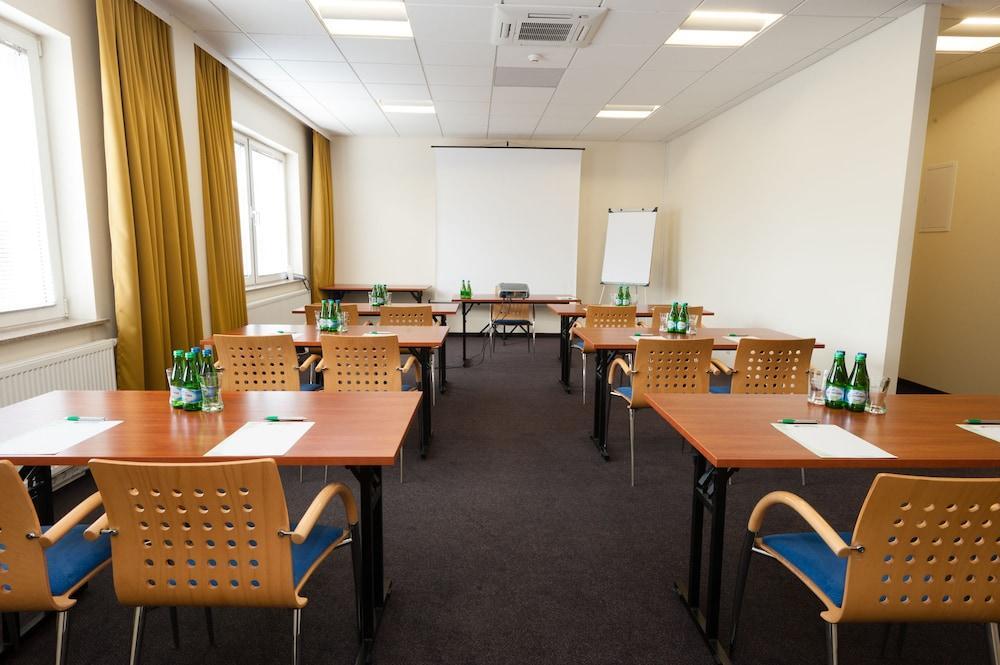 Hotel Partner Warschau Buitenkant foto