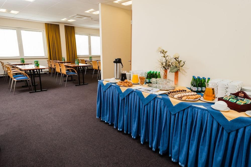 Hotel Partner Warschau Buitenkant foto