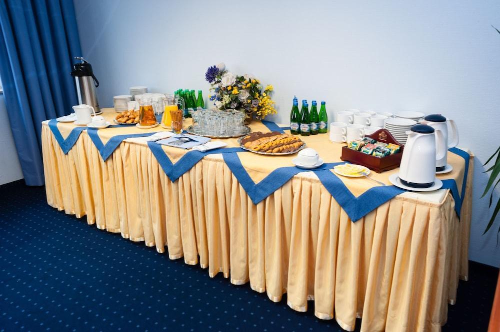 Hotel Partner Warschau Buitenkant foto